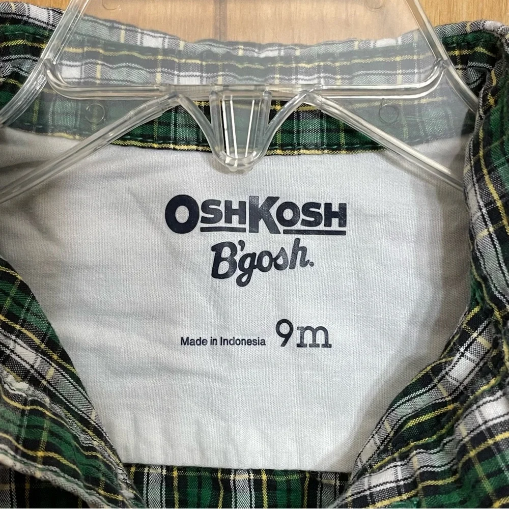 🦋$5🦋 OshKosh 9m green and white plaid button-up collared one-piece